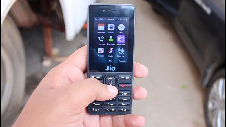 Рынок мобильных телефонов Индии возглавила компания, в прошлом году занимавшая 0,3%