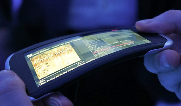 Samsung создала небьющиеся дисплеи, которые выдерживают падения с высоты 1,8 м