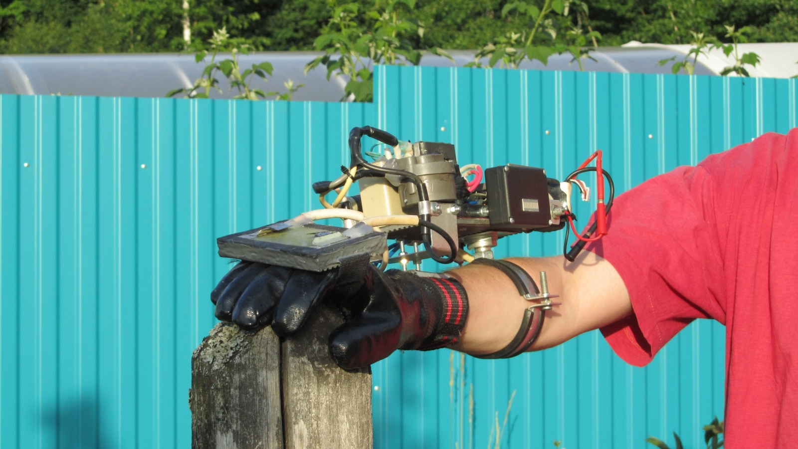 Самодельная перчатка-электрошокер — оружие для гика - 6 image