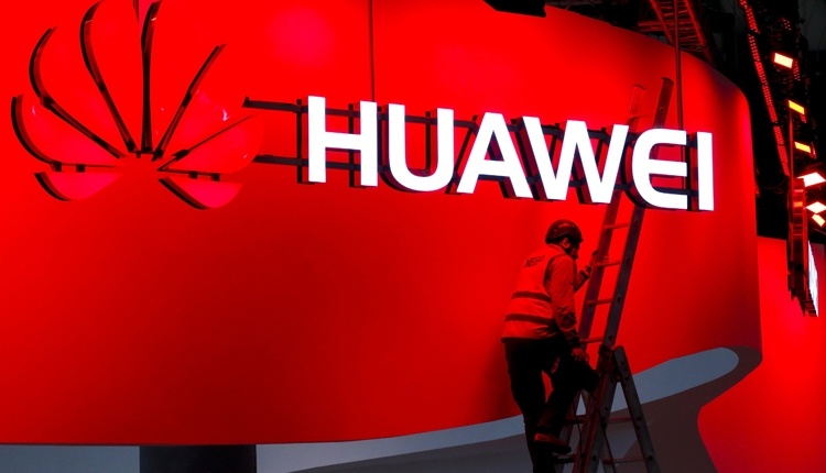 Huawei может опередить Samsung с выпуском гибкого смартфона