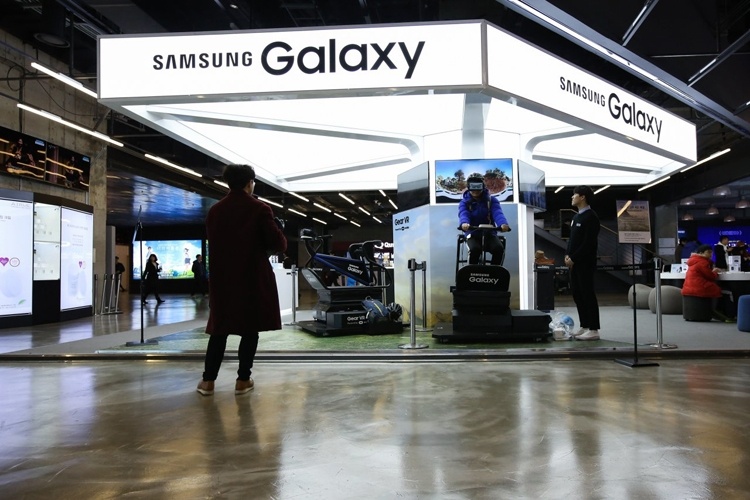 Samsung теряет прибыль из-за слабеющих продаж смартфонов