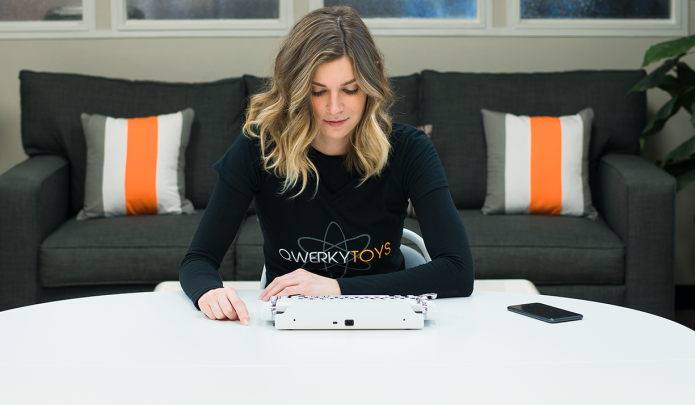 Механическая клавиатура Qwerkywriter S с интерфейсом Bluetooth стилизована под печатную машинку