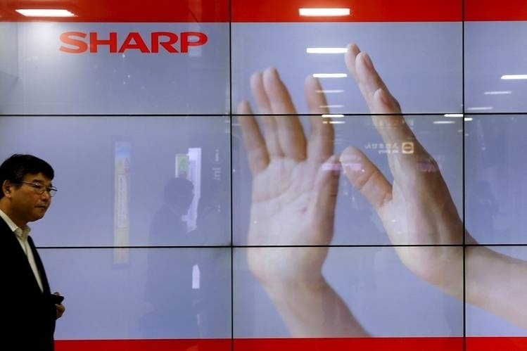 Первые смартфоны Sharp с экранами OLED выйдут в третьем квартале