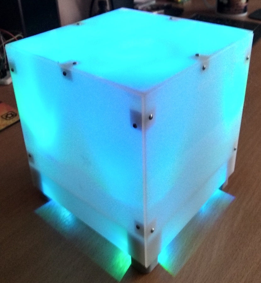 Умный светильник, который показывает настроение в вашем городе - 1 Умный светильник, который показывает настроение в вашем городе - 1