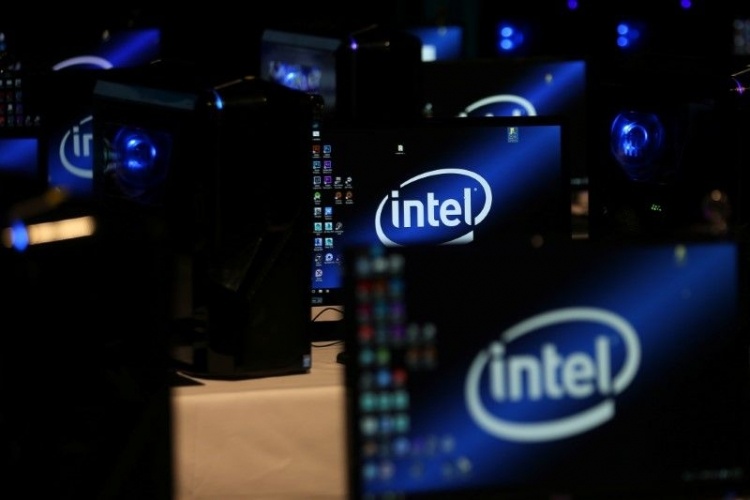 В 2017 году Intel выручила   млрд от продажи процессоров с поддержкой ИИ