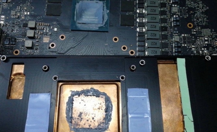 Графический процессор NVIDIA TU104 поколения Turing запечатлён на фото
