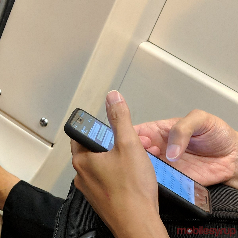 Смартфон Google Pixel 3 XL замечен в общественном транспорте