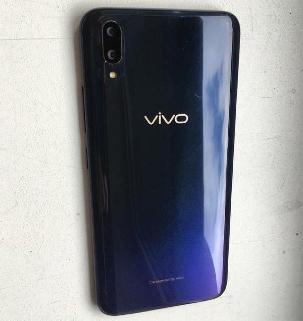 Рассекречен смартфон Vivo V11: двойная камера и экранный сканер отпечатков