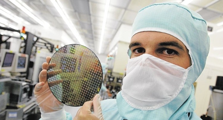 На рынке чипов по итогам первого полугодия Samsung значительно опережает Intel