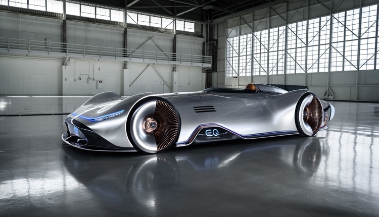 Mercedes-Benz Vision EQ Silver Arrow: необычный спорткар с электроприводом