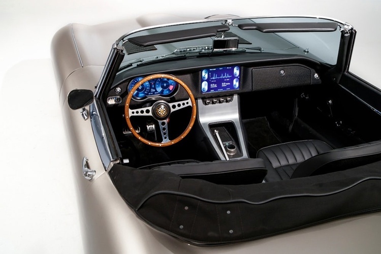 Спорткар Jaguar E-type переродится в виде электромобиля