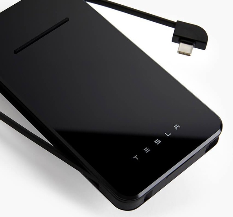 Tesla Wireless Charger: гибрид портативного аккумулятора и беспроводной зарядки
