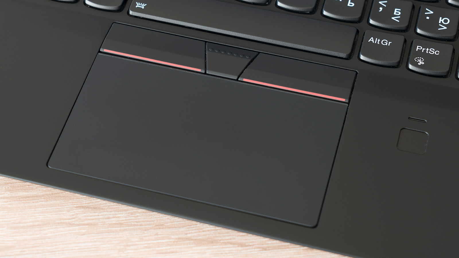 Обзор ноутбука Lenovo ThinkPad X1 Carbon (2018): лёгкий, удобный, мощный - 13