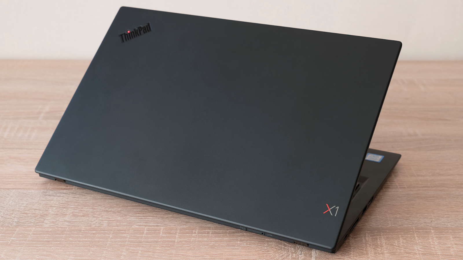 Обзор ноутбука Lenovo ThinkPad X1 Carbon (2018): лёгкий, удобный, мощный - 2