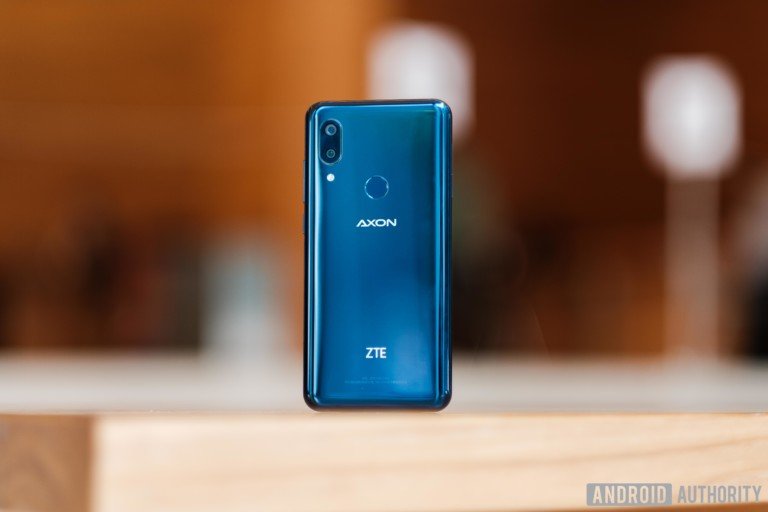 ZTE Axon 9 Pro &mdash; клон iPhone X со стереодинамиками, экраном AMOLED и NFC