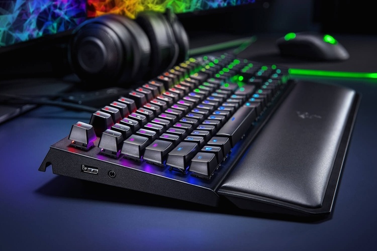 Razer BlackWidow Elite: механическая клавиатура с подсветкой Chroma