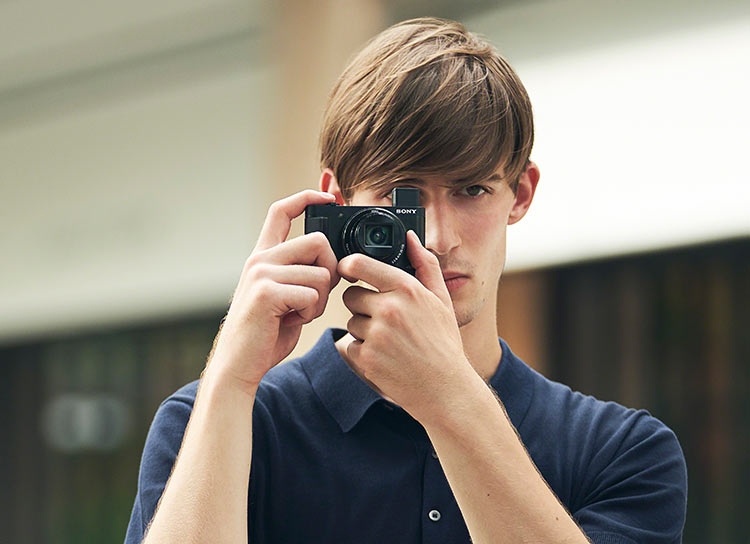 Sony представила самые компактные в мире ультразумы DSC-HX99 и DSC-HX95 Sony представила самые компактные в мире ультразумы DSC-HX99 и DSC-HX95