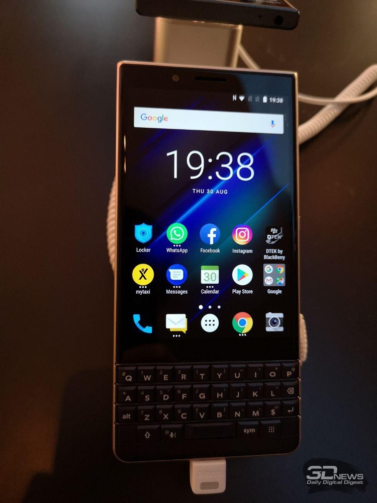 Смартфон BlackBerry KEY2 LE получил три камеры