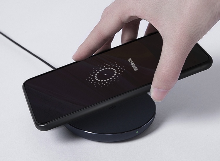 Беспроводное зарядное устройство Xiaomi Mi Wireless Charger стоит $10 Беспроводное зарядное устройство Xiaomi Mi Wireless Charger стоит $10