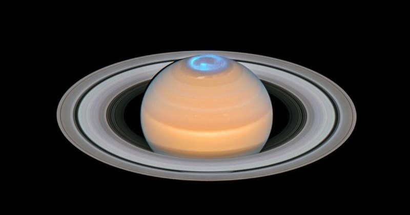 Уникальные снимки северного сияния на Сатурне: «Хаббл» и Cassini работают в паре