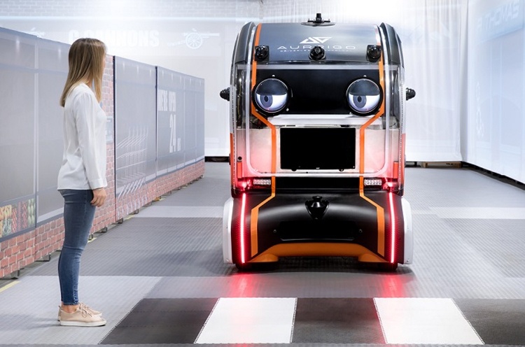 «Виртуальные глаза» Jaguar Land Rover позволят робомобилям взаимодействовать с пешеходами