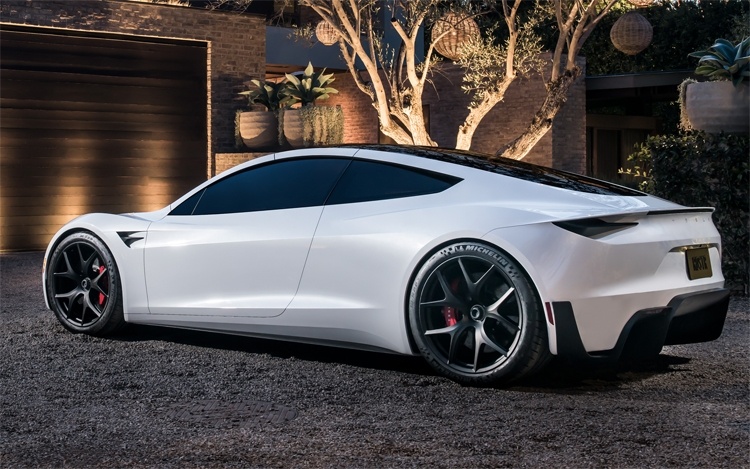 Фото дня: Tesla Roadster демонстрирует стремительный облик