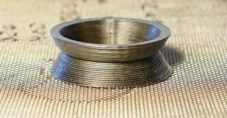 Первый в мире коммерческий 3D-принтер, работающий с металлом Первый в мире коммерческий 3D-принтер, работающий с металлом