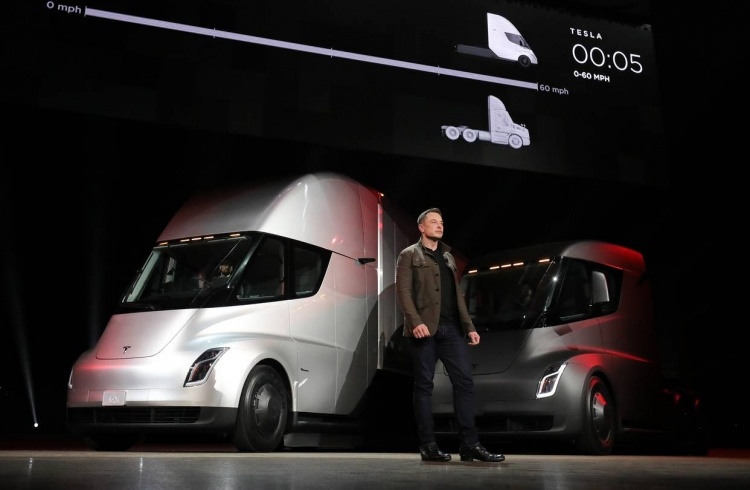 Tesla получила заказ на ещё 30 Tesla Semi от Walmart