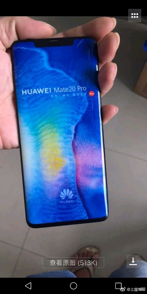 Фото Huawei Mate 20 Pro демонстрирует скругленные края и вырез дисплея - 1
