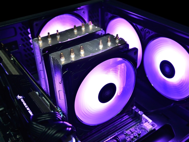 Кулер Deepcool Neptwin RGB оснащён шестью тепловыми трубками