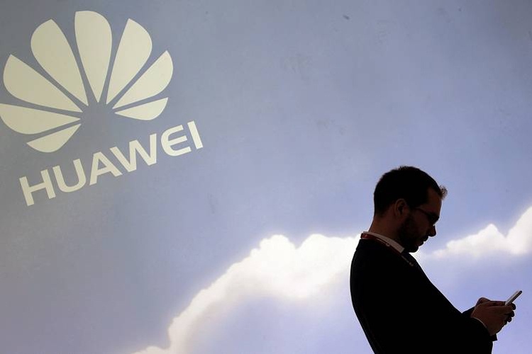 Huawei: гибкий смартфон сможет заменить компьютер
