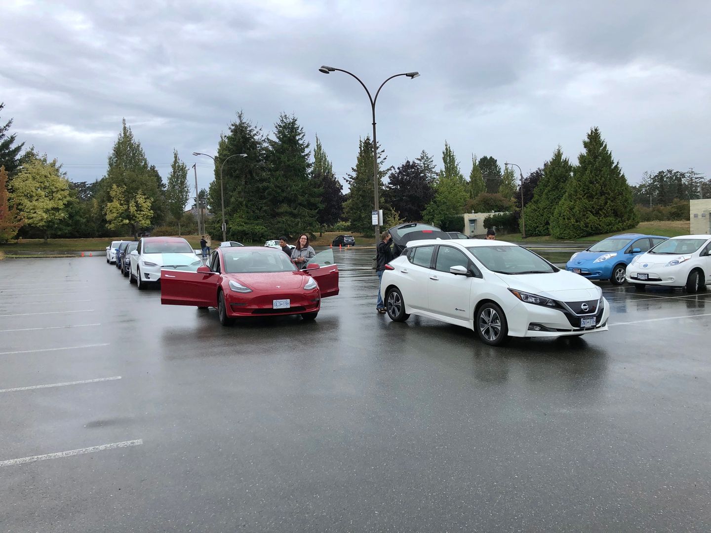 Тест-драйв VW e-Golf, Nissan Leaf и Tesla Model 3 - 7