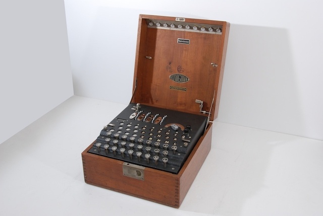 Укротительницы Enigma: Мэвис Бейти (Левер), Маргарет Рок - 8