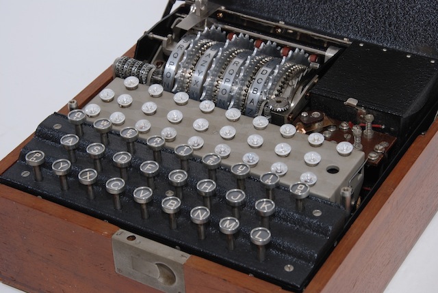 Укротительницы Enigma: Мэвис Бейти (Левер), Маргарет Рок - 9 Укротительницы Enigma: Мэвис Бейти (Левер), Маргарет Рок - 9