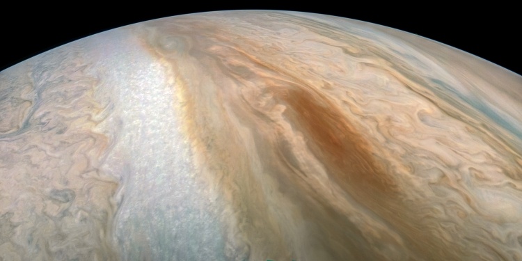 Фото дня: коричневая «баржа» на Юпитере