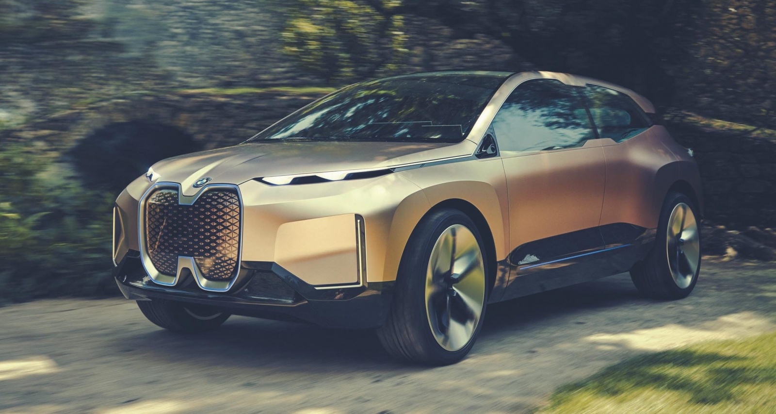 BMW показала концептуальный электрокроссовер Vision iNext BMW показала концептуальный электрокроссовер Vision iNext