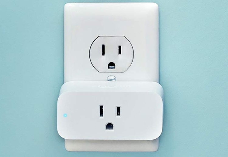 Amazon Smart Plug: голосовой ассистент Alexa в каждой розетке