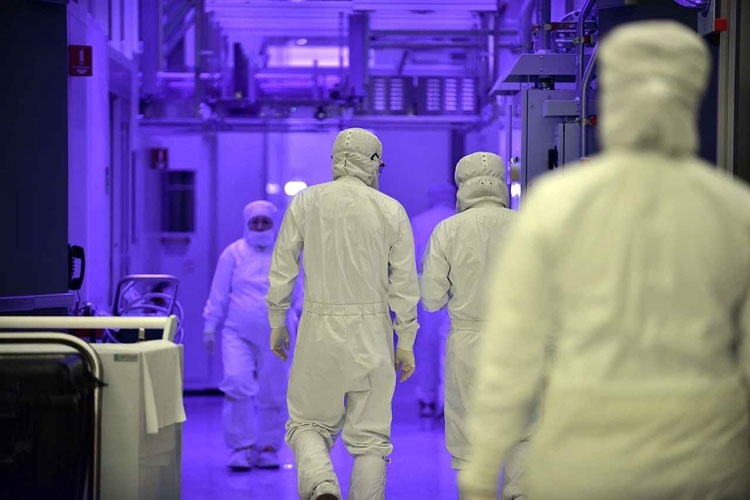Дефицит 14-нм линий Intel мог спровоцировать модемный контракт с Apple Дефицит 14-нм линий Intel мог спровоцировать модемный контракт с Apple
