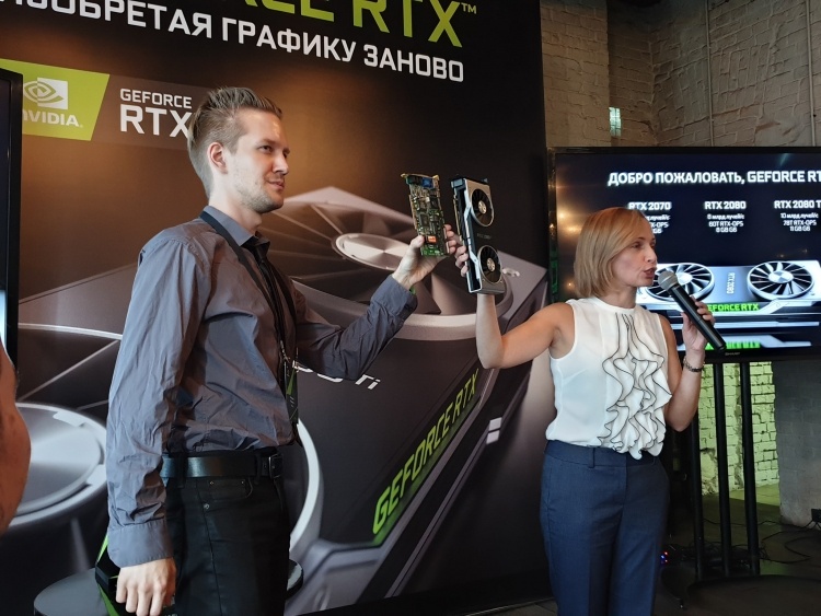 Фото дня: глава лаборатории 3DNews показал коллекцию видеокарт на мероприятии NVIDIA Фото дня: глава лаборатории 3DNews показал коллекцию видеокарт на мероприятии NVIDIA