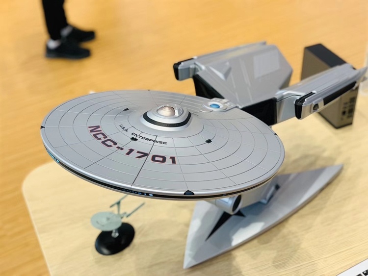 Lenovo Titanium Enterprise NCC-1701A: компьютер в виде звездолёта «Энтерпрайз»