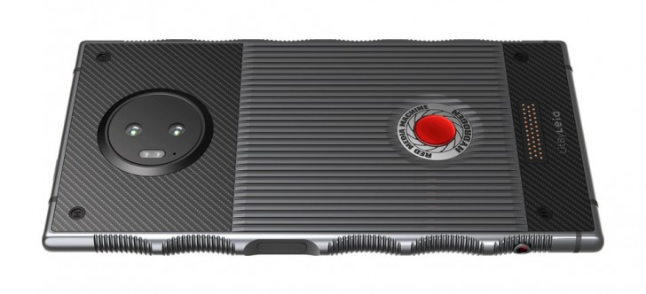 Оформившие предзаказ на титановую версию Red Hydrogen One получат еще один смартфон в подарок - 2 Оформившие предзаказ на титановую версию Red Hydrogen One получат еще один смартфон в подарок