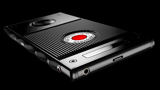 Оформившие предзаказ на титановую версию Red Hydrogen One получат еще один смартфон в подарок - 1 Оформившие предзаказ на титановую версию Red Hydrogen One получат еще один смартфон в подарок