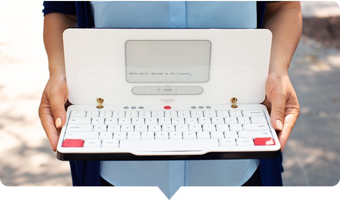 Astrohaus Traveler — ноутбук для писателей с двумя экранами E Ink и четырёхнедельной автономностью