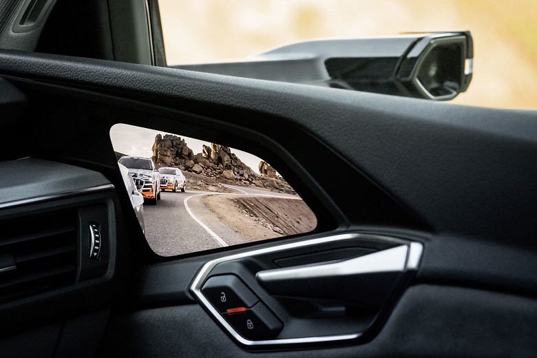 Назван поставщик экранов OLED для виртуальных зеркал электромобиля Audi e-tron