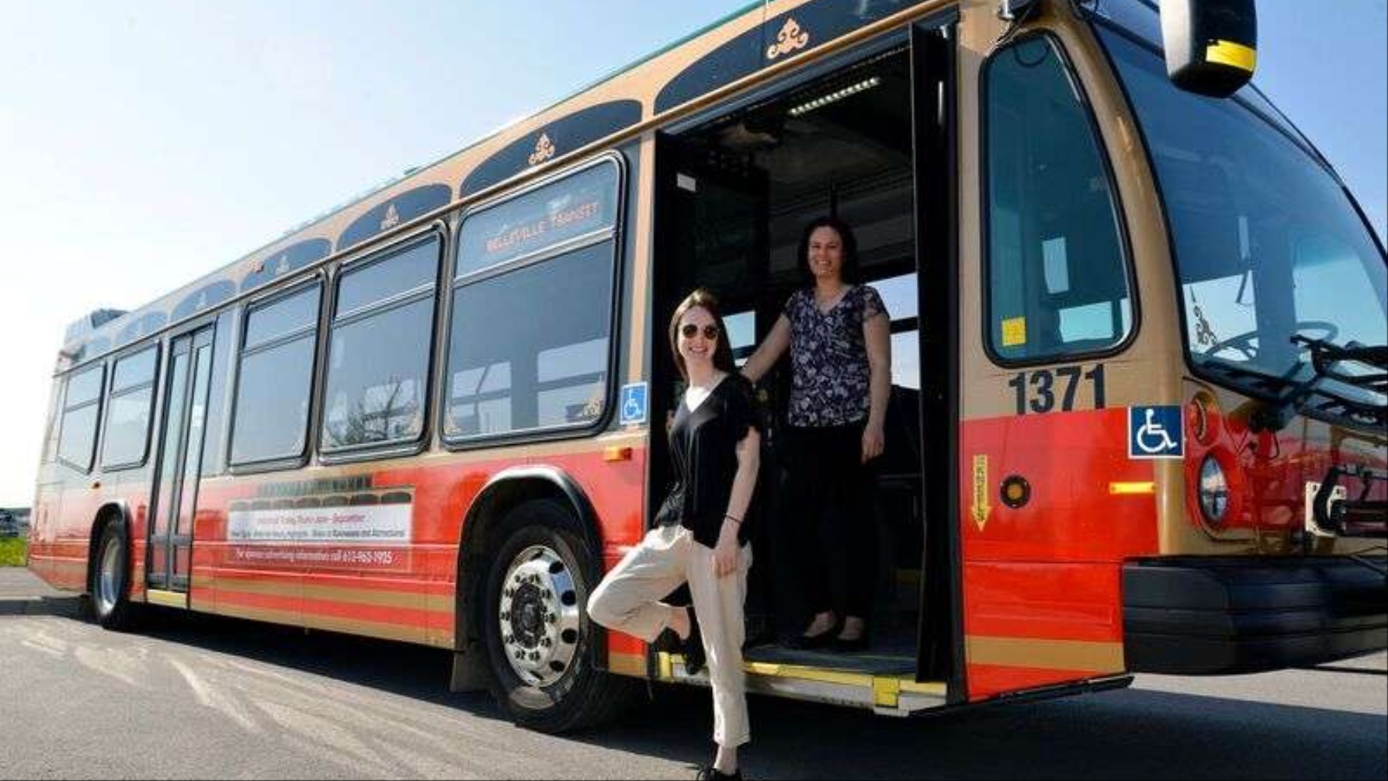 Жители канадского города разработали «Uber-сервис» с автобусами, а не автомобилями - 1