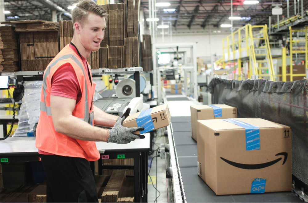 Amazon сдался и повысил зарплаты сотрудникам - 1