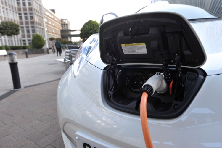 Великобритания сокращает субсидии на гибридные автомобили Великобритания сокращает субсидии на гибридные автомобили