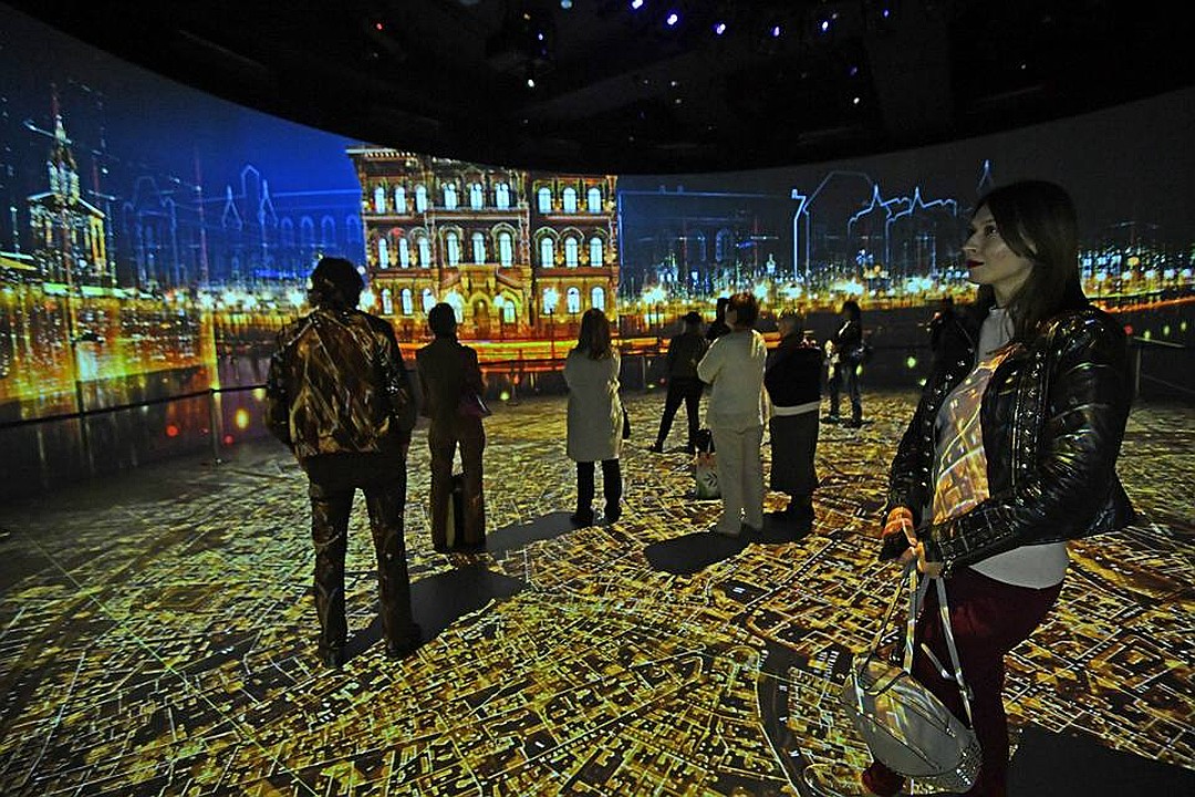 Парк зарядье медиацентр полет над москвой. Аттракциона «медиахолл 360» в парке «зарядье». Медиахолл 360 зарядье. Аттракциона «медиахолл 360» в парке «зарядье». Медиа холл 360 зарядье.