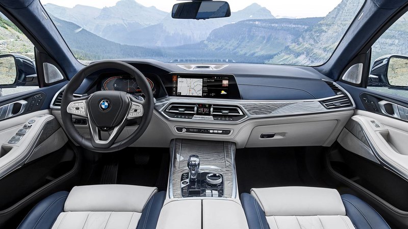 BMW рассекретила самый большой кроссовер X7