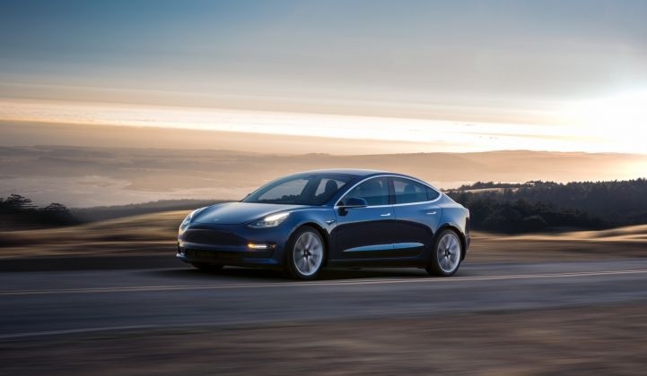 Tesla начала выпуск более дешёвой версии электромобиля Model 3 с запасом хода 418 км